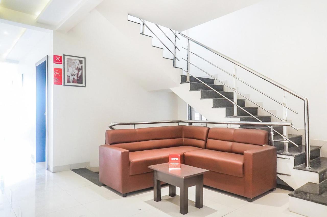 Oyo 15741 Z Inn Phursungi Εξωτερικό φωτογραφία