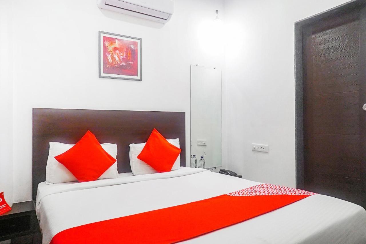 Oyo 15741 Z Inn Phursungi Εξωτερικό φωτογραφία