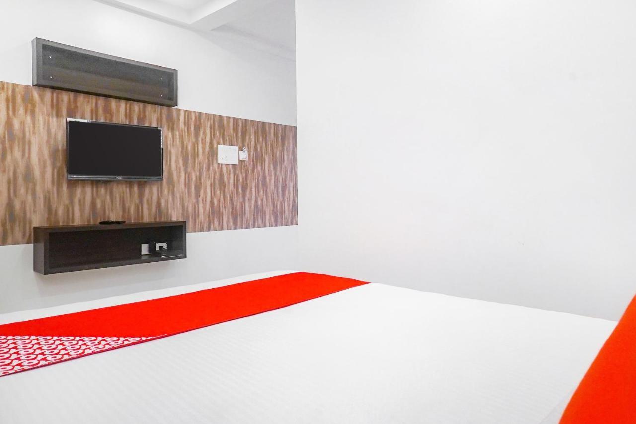 Oyo 15741 Z Inn Phursungi Εξωτερικό φωτογραφία