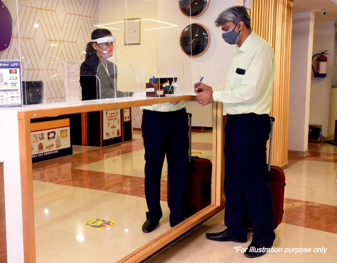 Oyo 15741 Z Inn Phursungi Εξωτερικό φωτογραφία